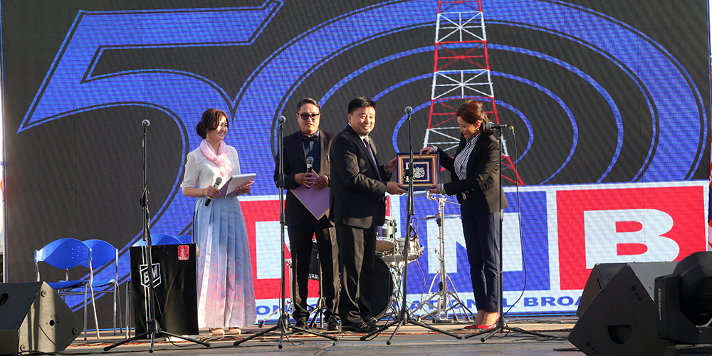 Хотын дарга МҮОНРТ-ийн 50 жилийн ойн баярт мэндчилгээ дэвшүүллээ